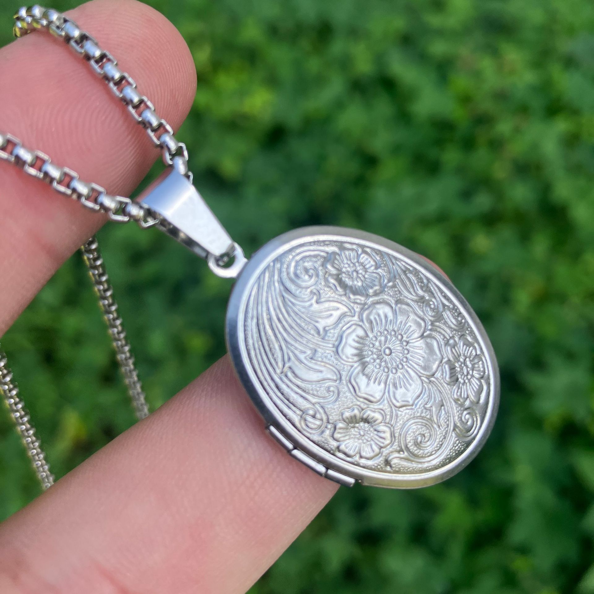 Bloemige ovale hartvormige han - Heart Locket Necklace Photo recensie en prijs